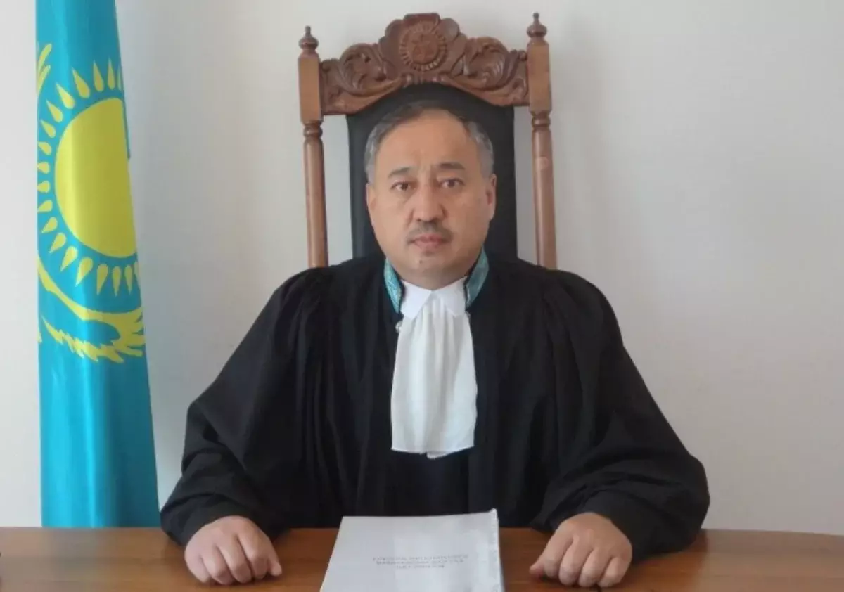 Челах ісі бойынша сот отырысына төрағалық еткен судья қызметінен кетті