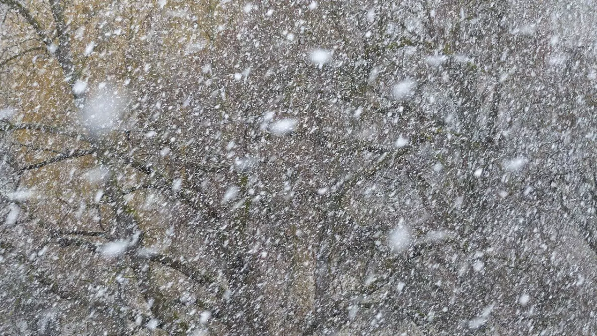 Штормовое предупреждение объявили на большей территории Казахстана