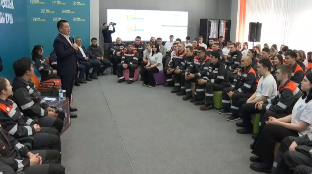 Проект новой Конституции обсудили с молодёжью Павлодарской области