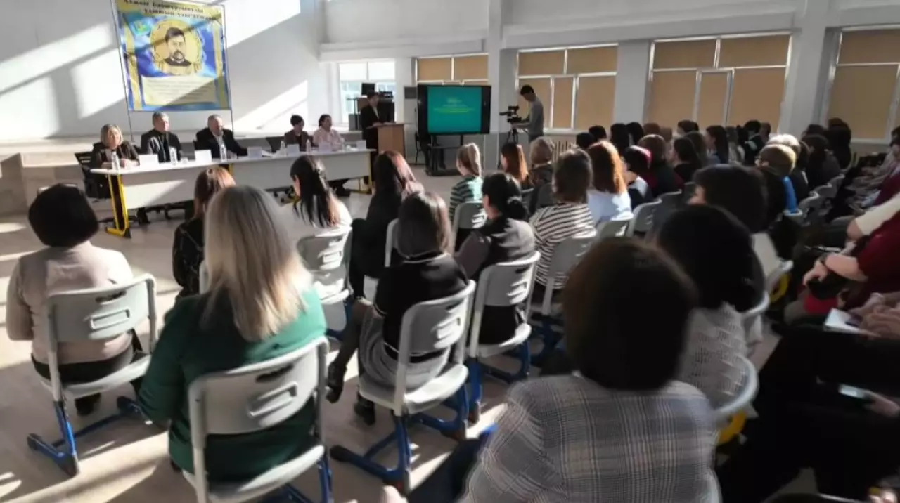 Сенаторы встретилась с педагогическим сообществом в Петропавловске