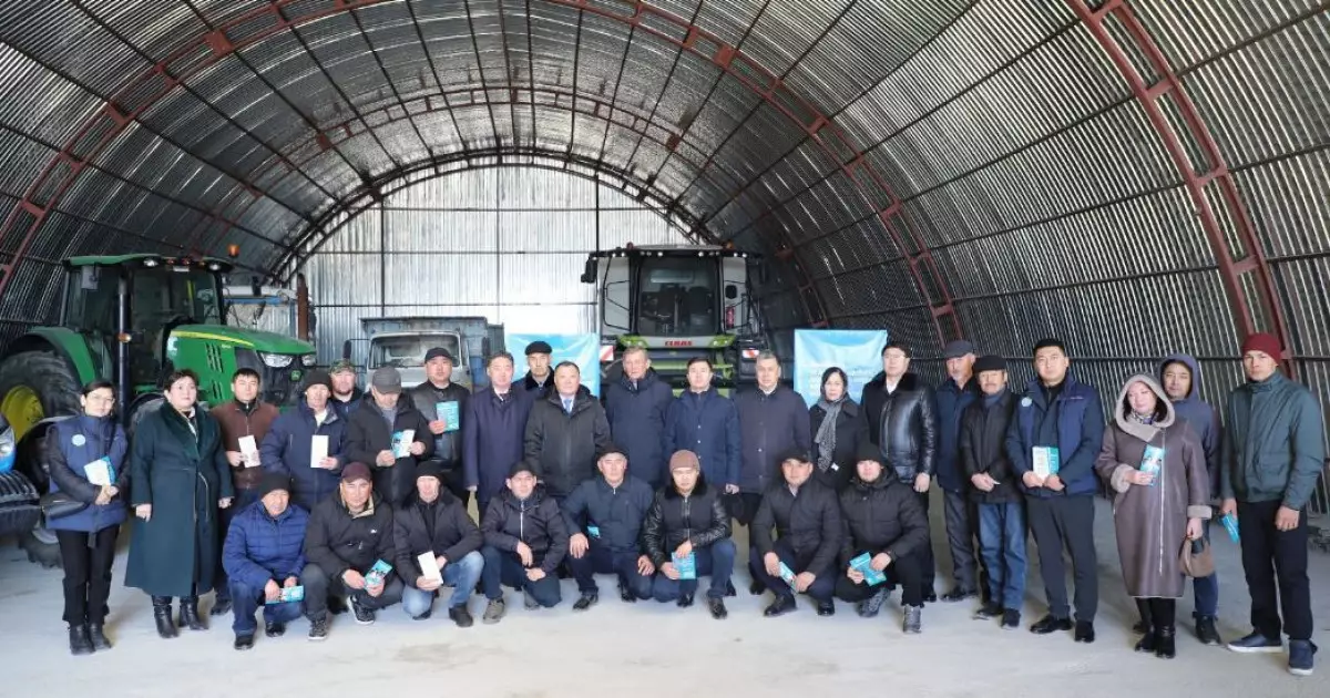   Конституциялық реформа: сенаторлар ел арасында   