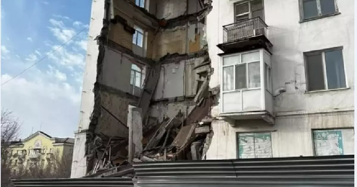   Апатты үйлер азаяр емес   