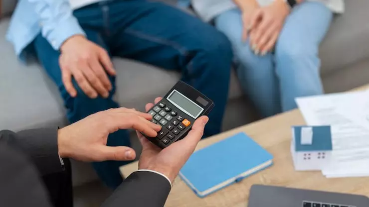 Почему казахстанцы продолжают переплачивать за кредиты с «обязательной страховкой»