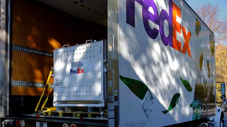 FedEx подает в суд на администрацию Трампа с требованием полного возврата таможенных пошлин после решения Верховного суда по IEEPA.