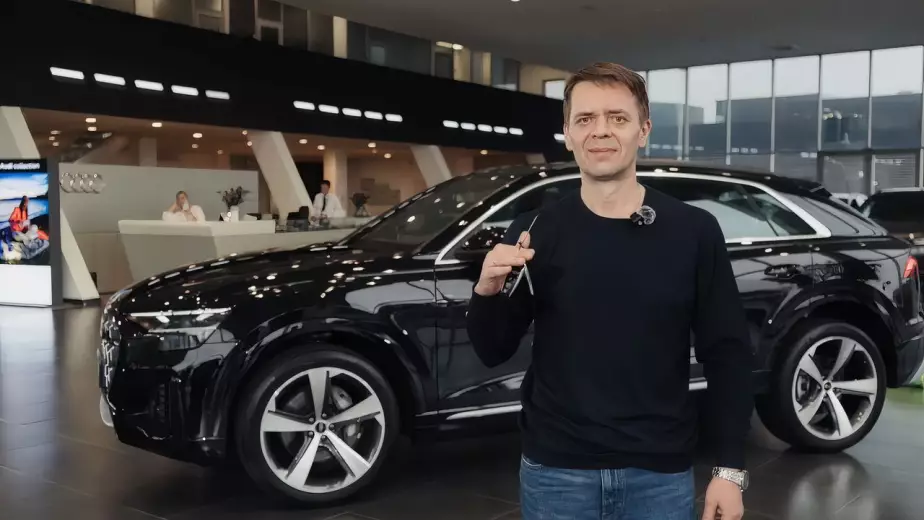Отцу Шайдорова подарили Audi Q8 после Олимпиады-2026