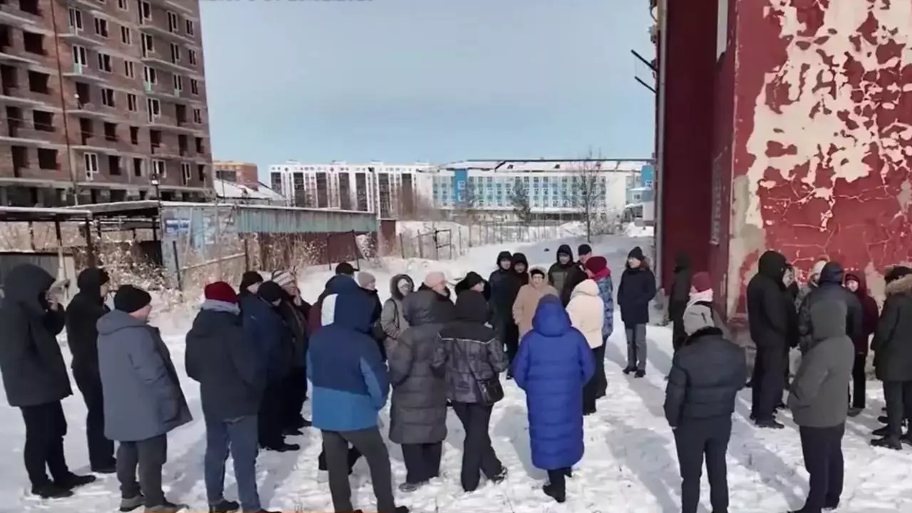 Өскеменде 100 отбасы алданды: «Бізге ақша емес, үй керек»