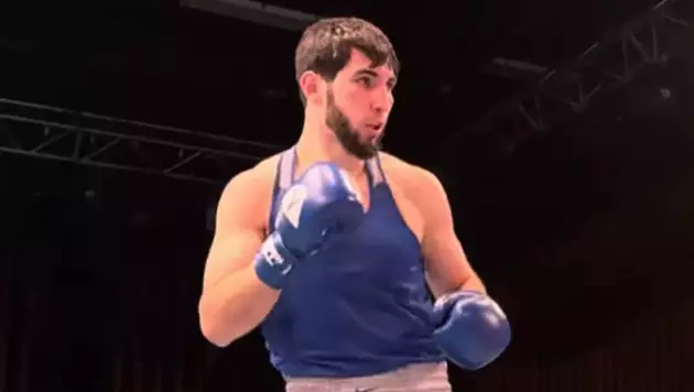 Қазақстандық боксшы нокдауннан тұрып жеңісті жұлып алды