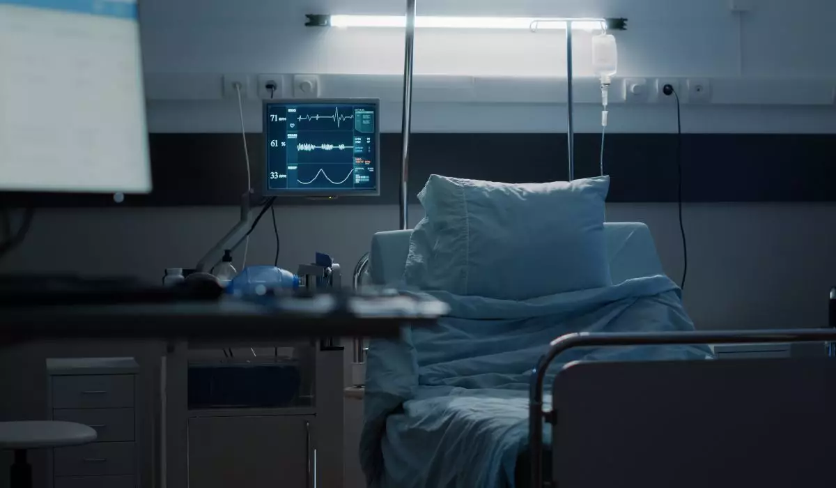 Бурабайда қар көлігі ағашқа соғылып, комаға түскен қыз көз жұмды