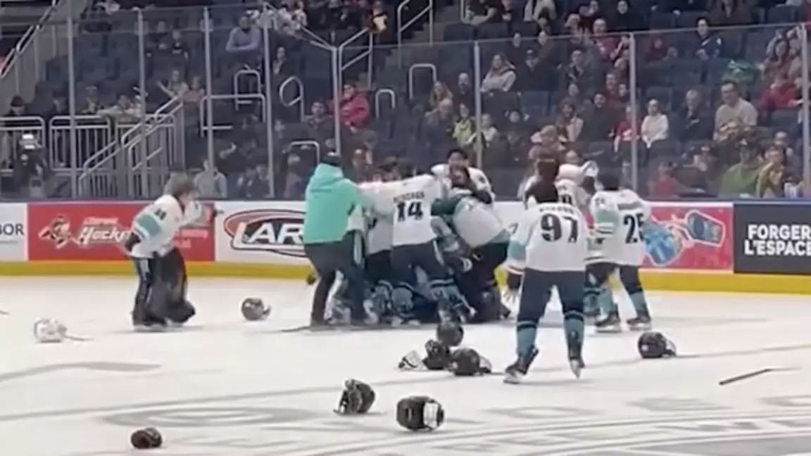 Сенсациялық жеңіс: қазақстандық жас хоккейшілер Канадада топ жарды