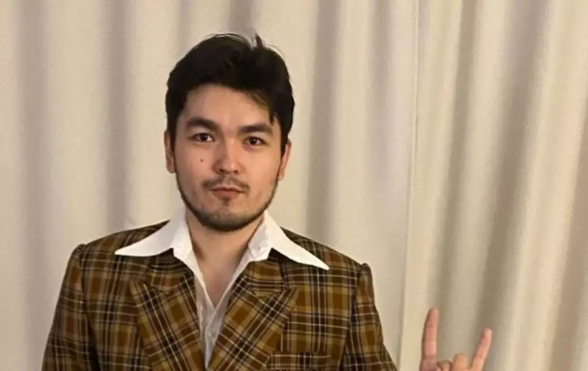 Певец угодил в скандал из-за казахской народной мелодии