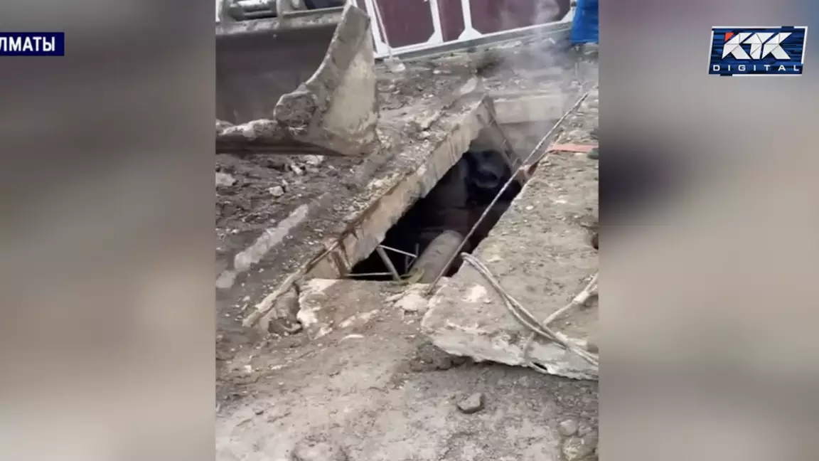 Алматыда жылу құбыры жарылып, үйлерді қайнаған су басты: төрт адамды күйік шалды