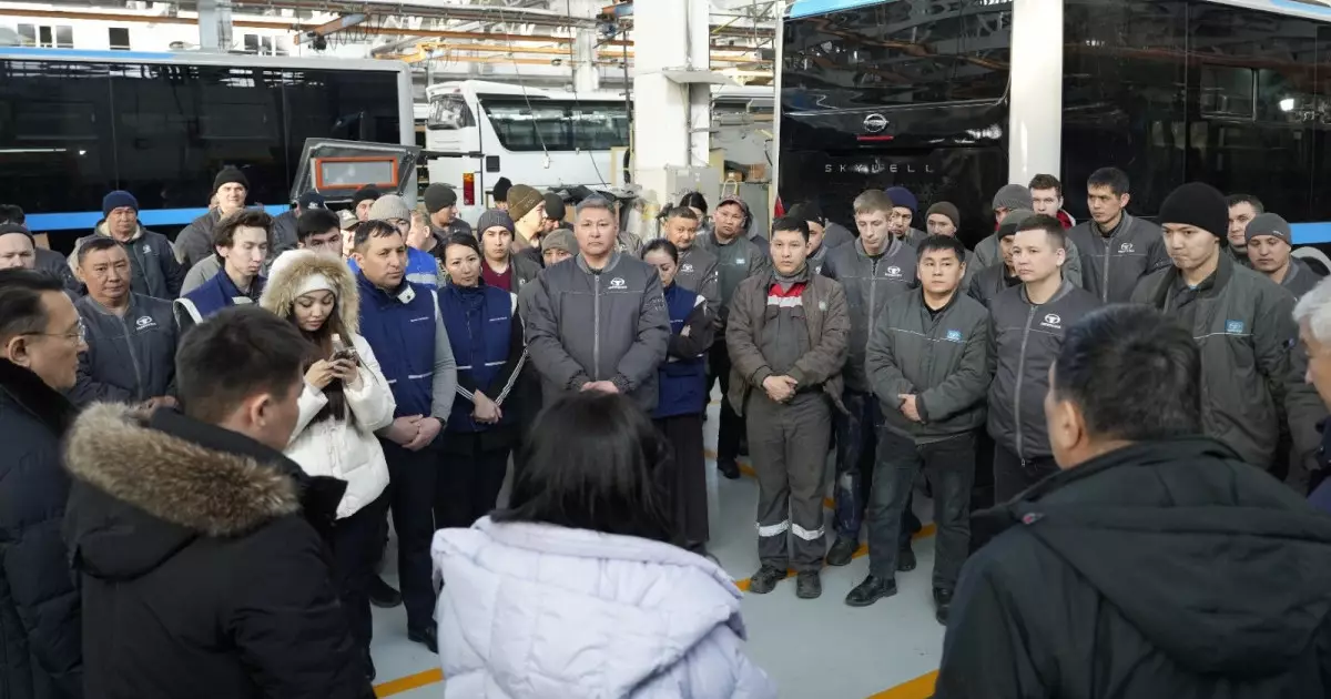  Семейдегі «DAEWOO BUS KAZAKHSTAN» ЖШС жұмысшылары жаңа Конституцияға қолдау білдірді 