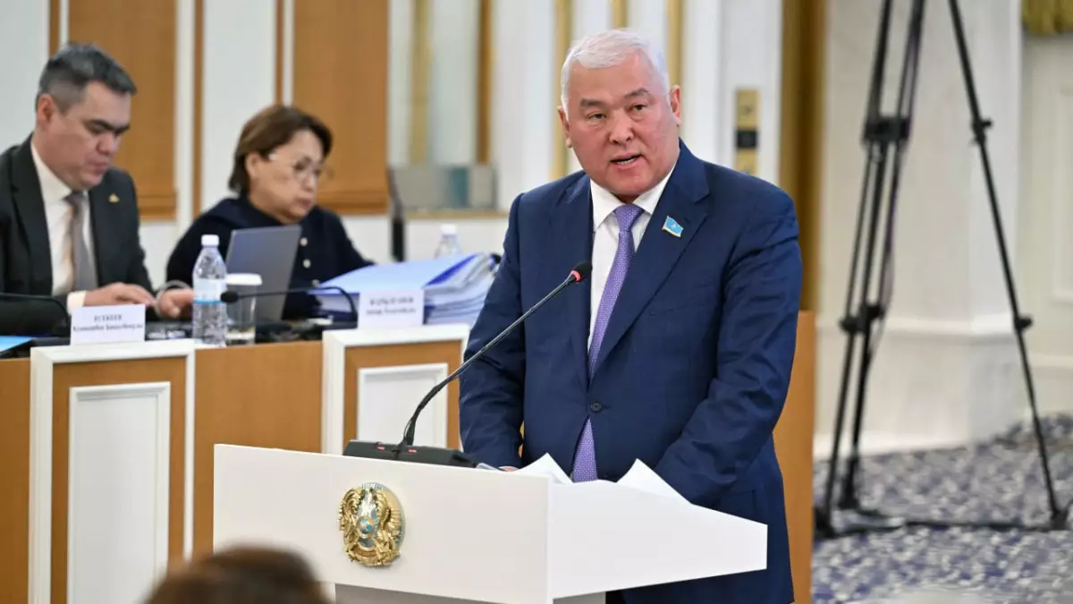 Әбенов: Жаңа Конституция – емдеуге емес, дені сау ұлт қалыптастыруға бағытталуы керек