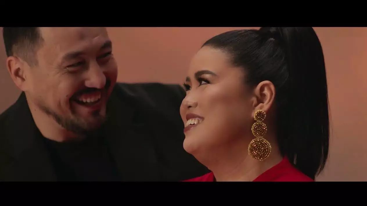 Олжас Абай мен Бадықова елден жыраққа кетті