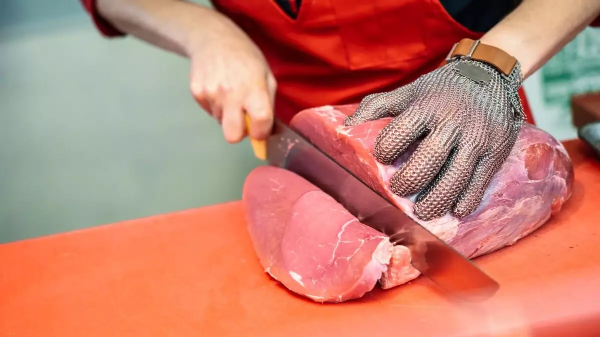 10-12 тысяч за говядину? Айдарбек Сапаров рассказал о справедливой цене на мясо