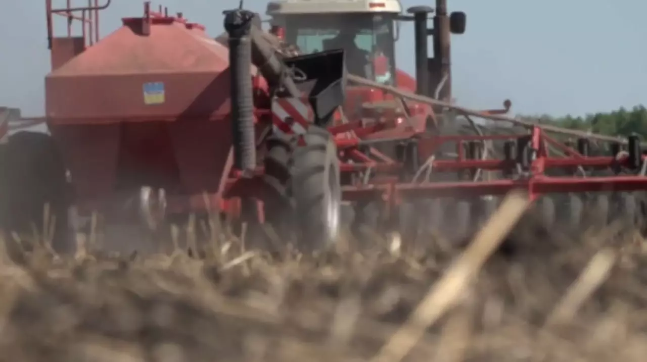 Сельхозтехника в Казахстане готова к весенним работам на 80%