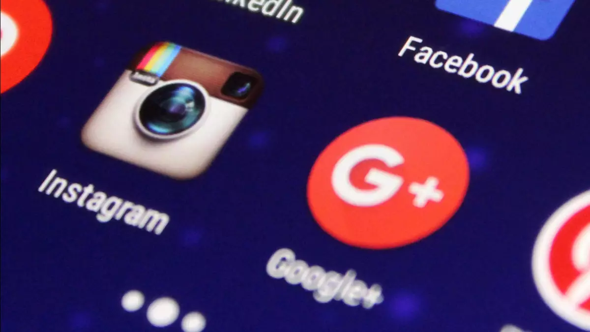 Мошенница из Астаны через соцсети обманула людей на 7,7 млн тенге