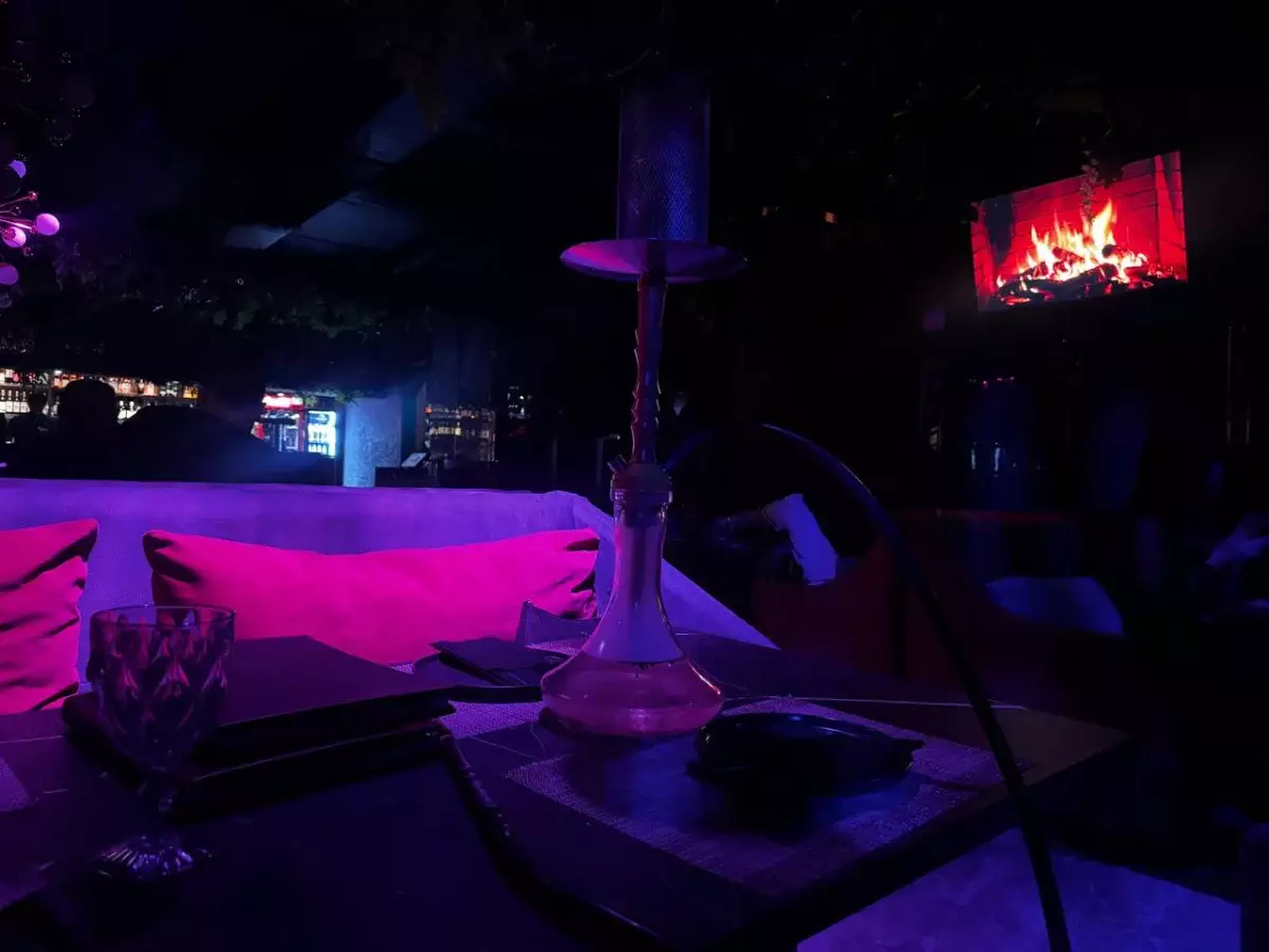 Названа сумма штрафа за курение кальянов в кафе в Казахстане