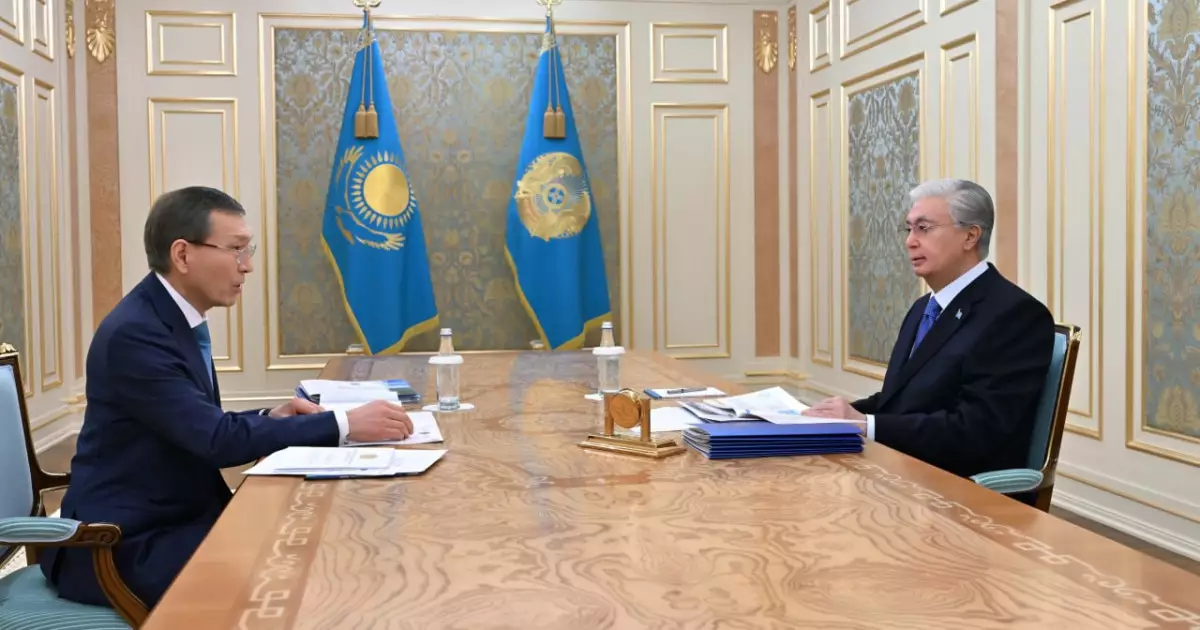   Қасым-Жомарт Тоқаев Орталық референдум комиссиясының төрағасы Нұрлан Әбдіровті қабылдады   