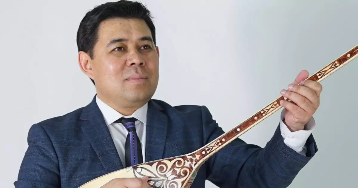   Сырым Аманжанұлы, дәстүрлі әнші: Өзін ғана дәріптеп өлермендікпен атақ алу дендеп тұр   