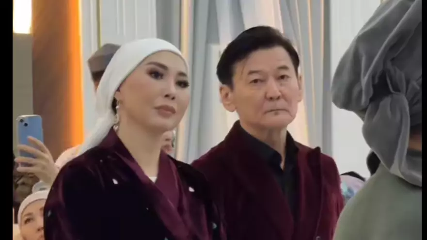 Әнші Қарақат ас беріп, сынға ұшырады