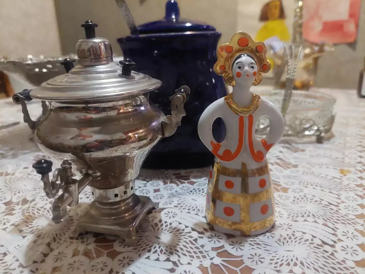 В Актау открылся «Бабушкин буфет»: винтажная посуда с историей в дар - новости на Lada.kz 24.02.2026