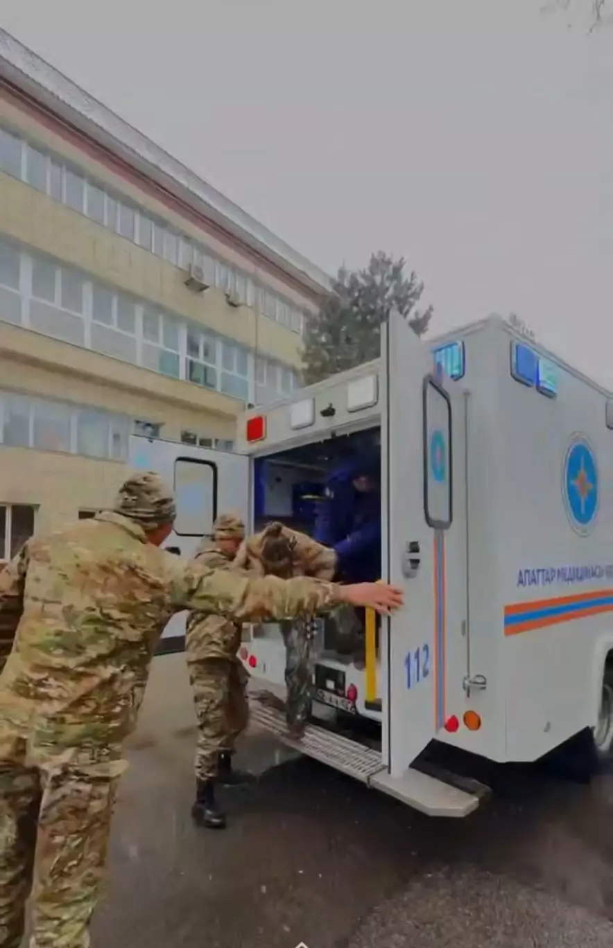 Құтқарушылар Алматы тауларында зардап шеккен туристке көмек көрсетті