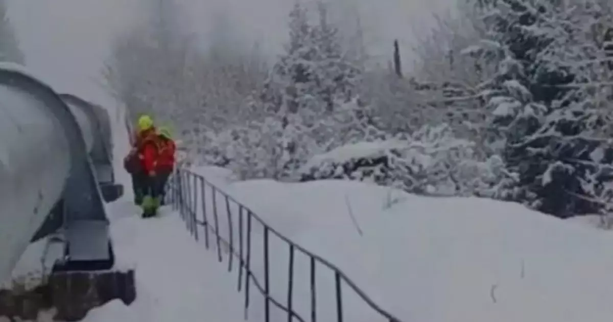  Тауға көтеріліп бара жатқан қыз оқыс жағдайға тап болды 