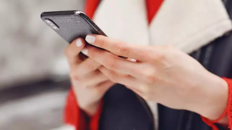 Казахстанка лишилась 5 млн тенге из-за фейкового банковского приложения