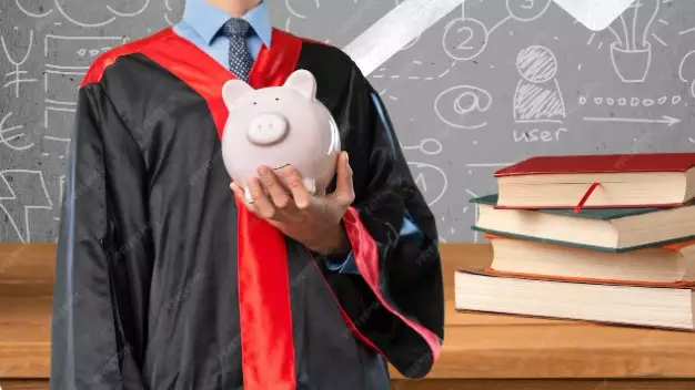 Астанчанина заставили вернуть миллионы за обучение