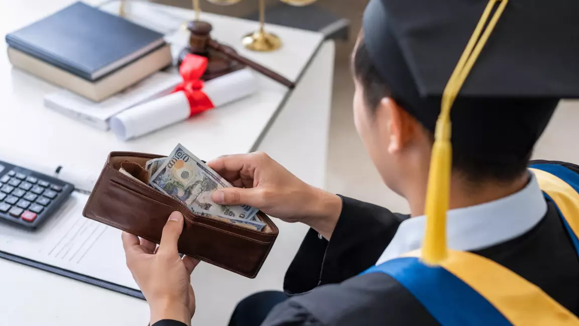 Мамандығы бойынша жұмыс істемеген түлек грант қаржысын қайтаруға міндеттелді