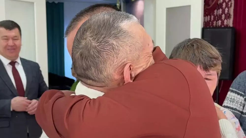 Казахстанец, нашедший брата спустя 54 года, решил его забрать