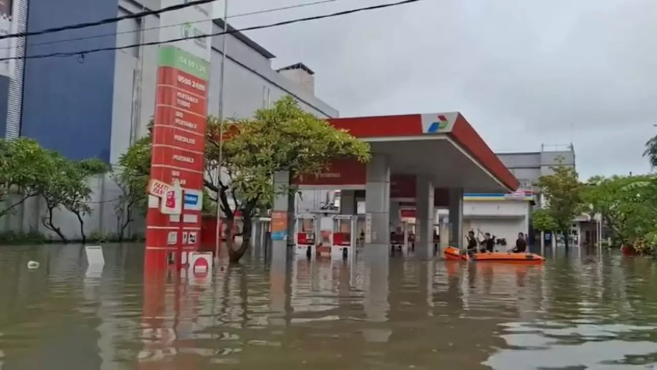 Красный уровень погодной опасности на Бали