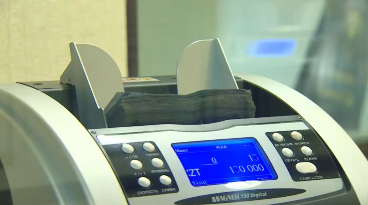 Елде қолма-қол ақша ұстайтындар азайды