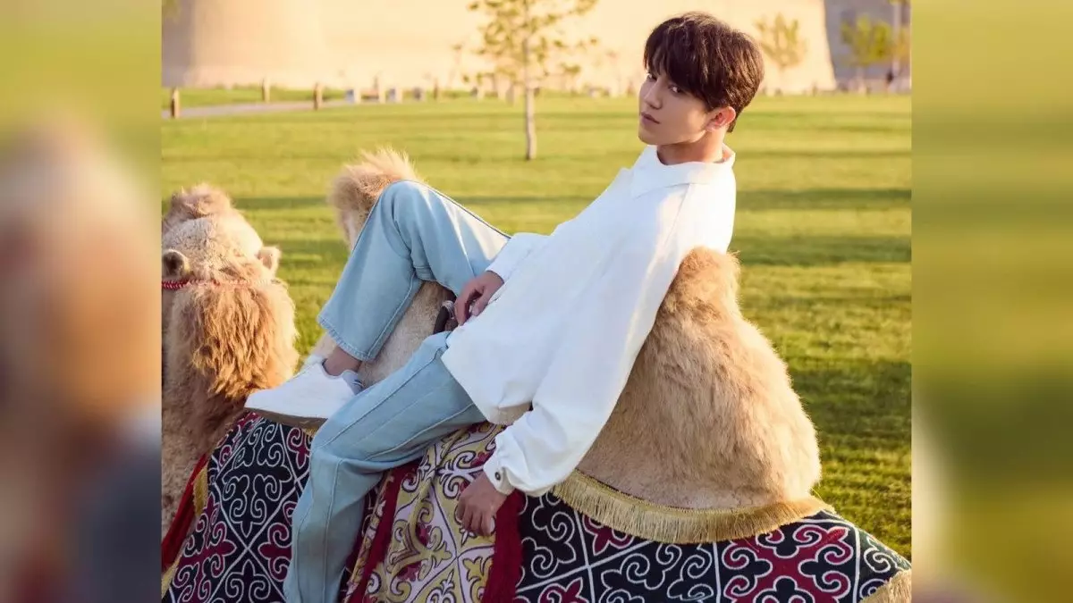 Димаш Құдайбергеннің түйемен түскен жаңа суреттері жанкүйерлерді таңдандырды