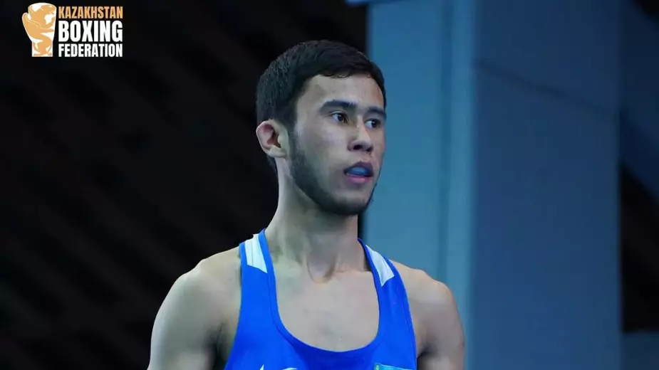 Казахстанец победил узбекского боксера на "малом ЧМ по боксу"