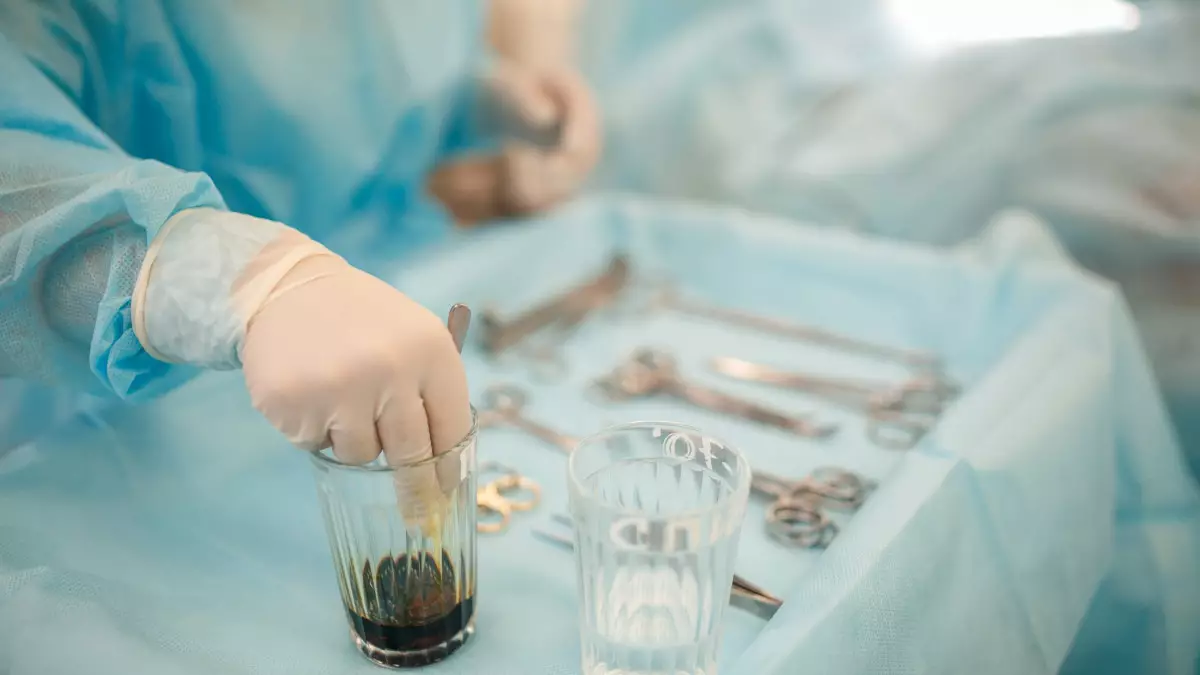 Ақтауда дәрігерлер бір жасар баланың өкпесінен жаңғақ алып шықты