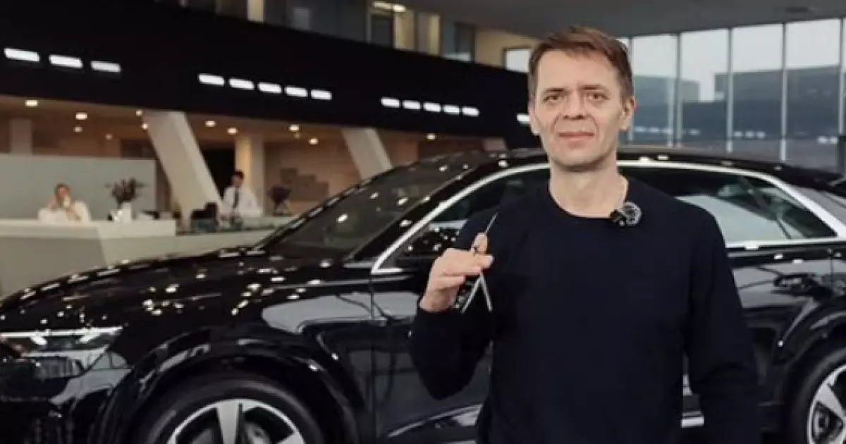   Танымал кәсіпкер Михаил Шайдоровтың әкесіне көлік сыйлады   