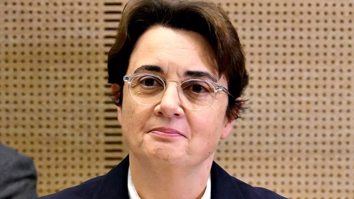 Директор Лувра ушел в отставку после кражи королевских драгоценностей на 102 миллиона долларов.