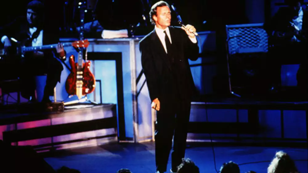 Скандал вокруг Хулио Иглесиаса: певец подал в суд на вице-премьера Испании