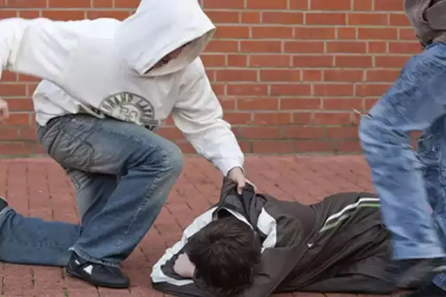 Қарағандыда алты жасөспірім бір қызды жабылып ұрған