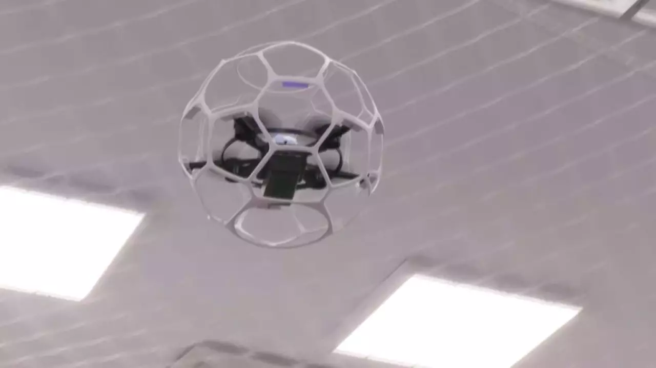 Управлять дронами учат детей в Актау