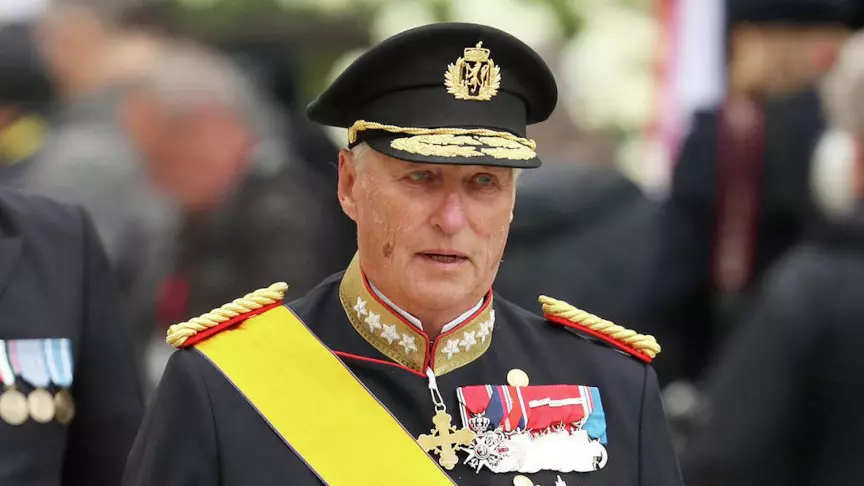 Короля Норвегии Харальда V госпитализировали во время отпуска