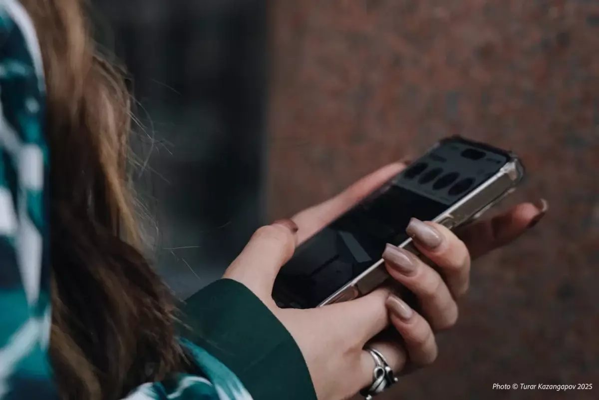 Казахстанцам ответили, почему приходят SMS о подтверждении IMEI