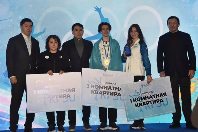 Михаил Шайдоров пен Софья Самоделкинаға пәтер кілті тарту етілді