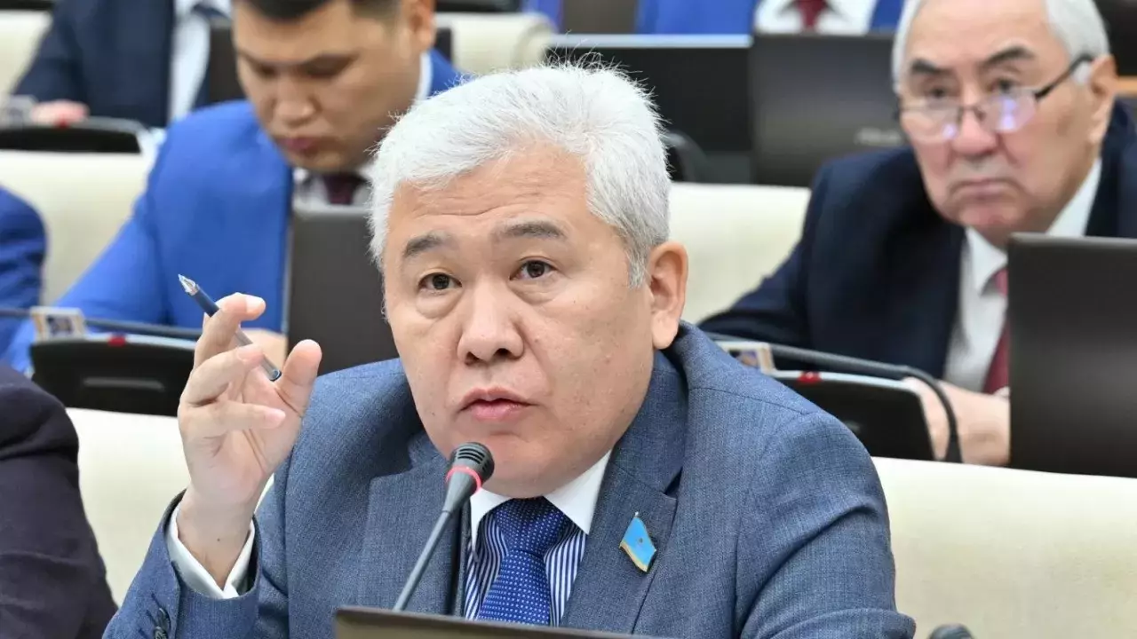 «2026 жылы қазақстандықтардың табысы арта ма?»: Депутат Еркін Әбіл жауап берді (ВИДЕО)