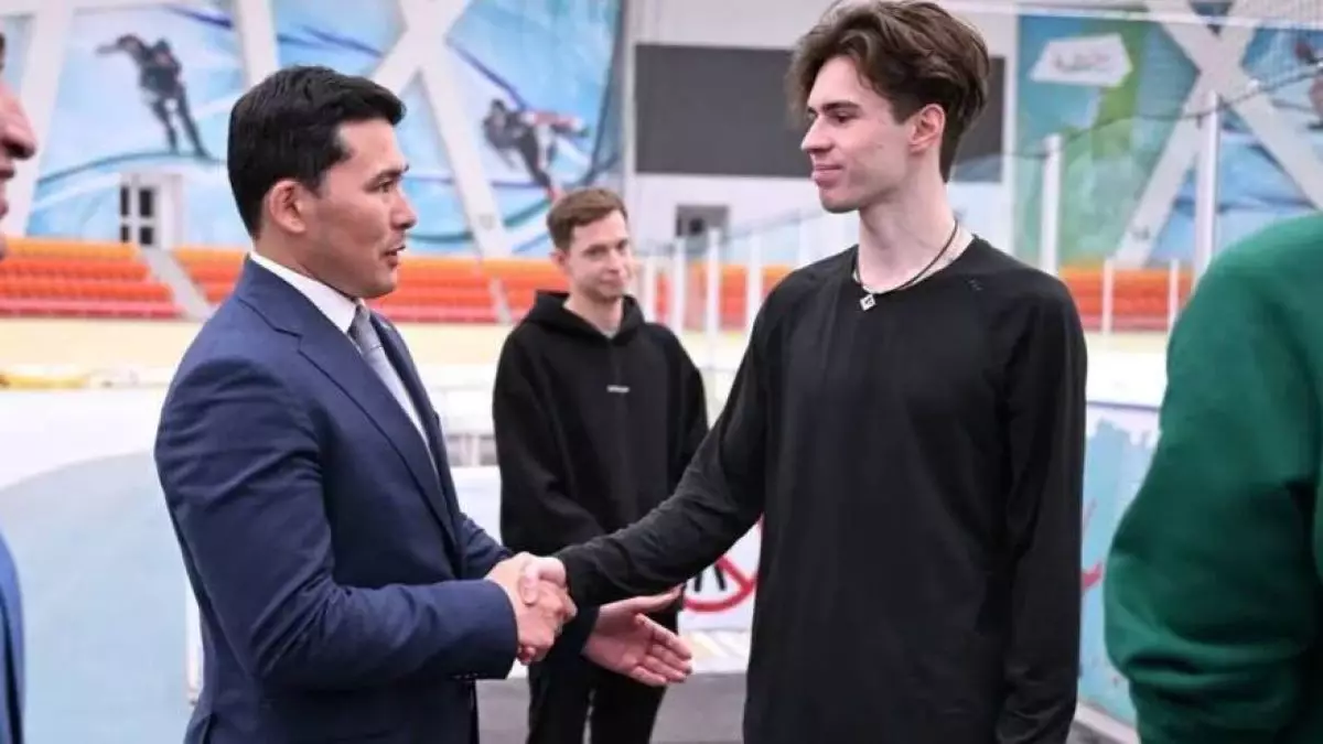 «Өзгенің жетістігіне жармасуды қою керек»: журналист министрге неге шүйлікті