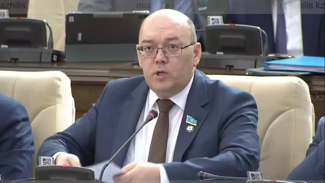 Порочные связи: мажилисмены инициируют проверку контактов Масимова и Келимбетова с Эпштейном