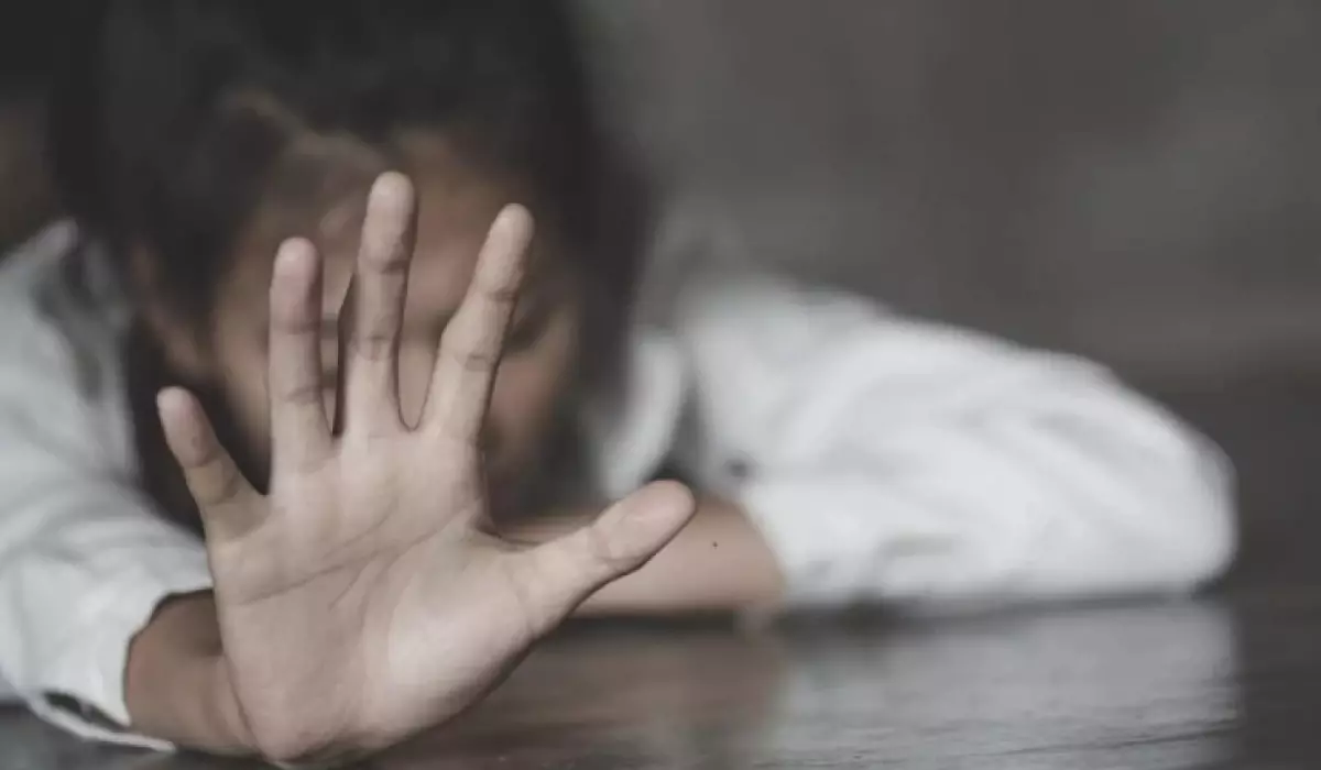 Алматыда 13 жасар қызды әкесінің ВИЧ жұқтырған досы зорлады деген күдікпен ұсталды