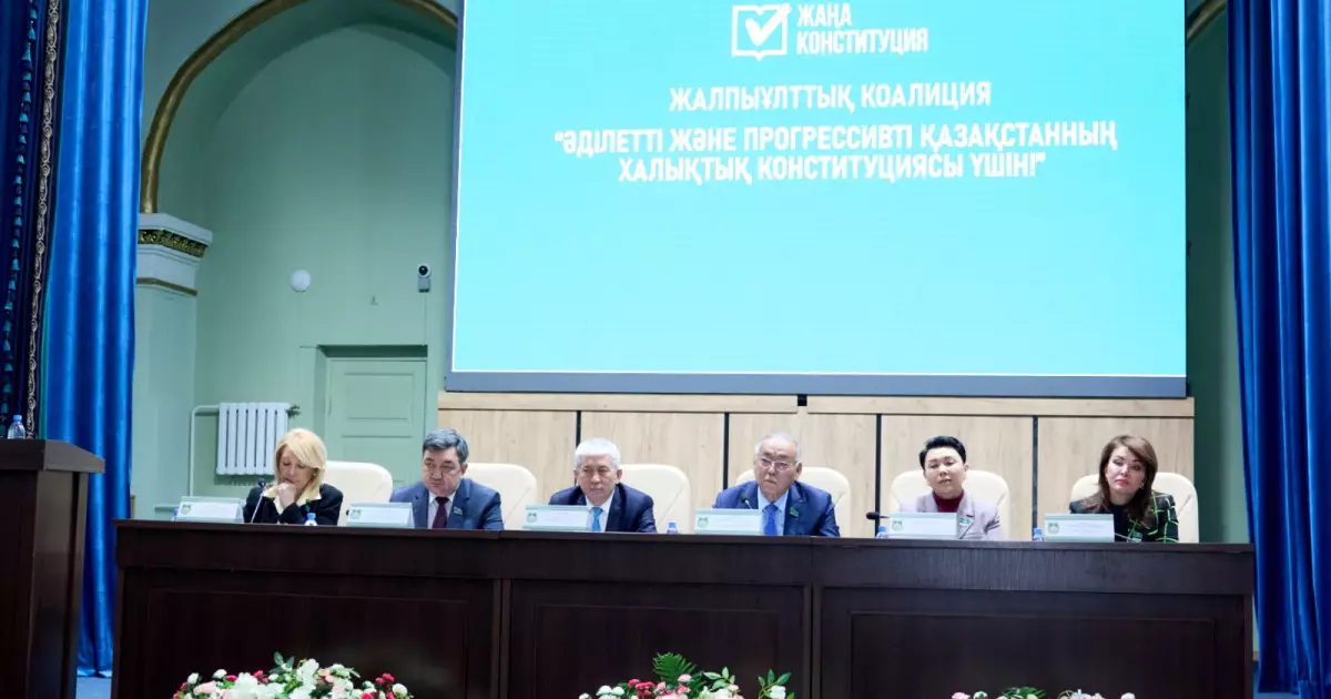   Сенат депутаттары алматылық студенттермен кездесті   